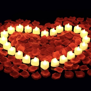 Hjerteformet fyrfadslys i flere forskellige farver - Varmt hvidt lys